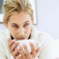 Tipps bei Halsschmerzen: Lutschpastillen, Hals-Bon-Bons und Tee