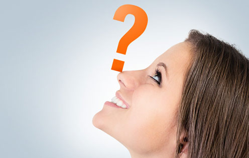 Quiz zu Schnupfen Frau hat ein Fragezeichen auf der Nase